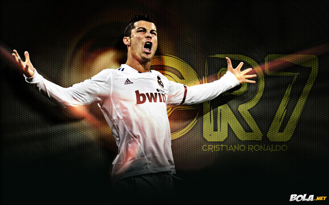كريستيانو رونالدو يجدد تعاقده مع ريال مدريد